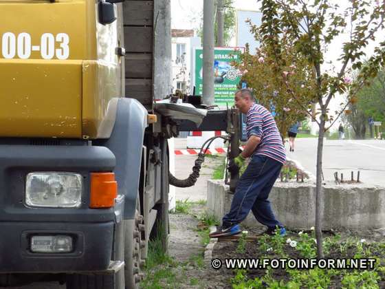 з алеї сакур прибрали бігборд